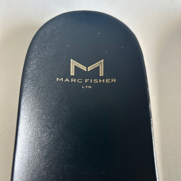 Marc Fisher Black Quited Leather Flip Flop Sandals size 8 - Picture 6 of 11